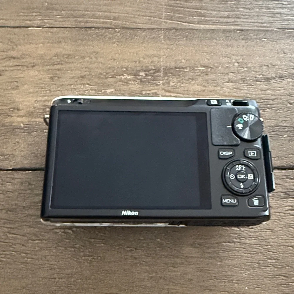 Digital Camera Bundle - Nikon J1